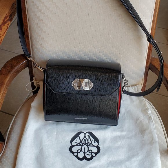 Alexander McQueen- Black Twist-lock Fastening Shoulder Bag - Picture 7 of 15